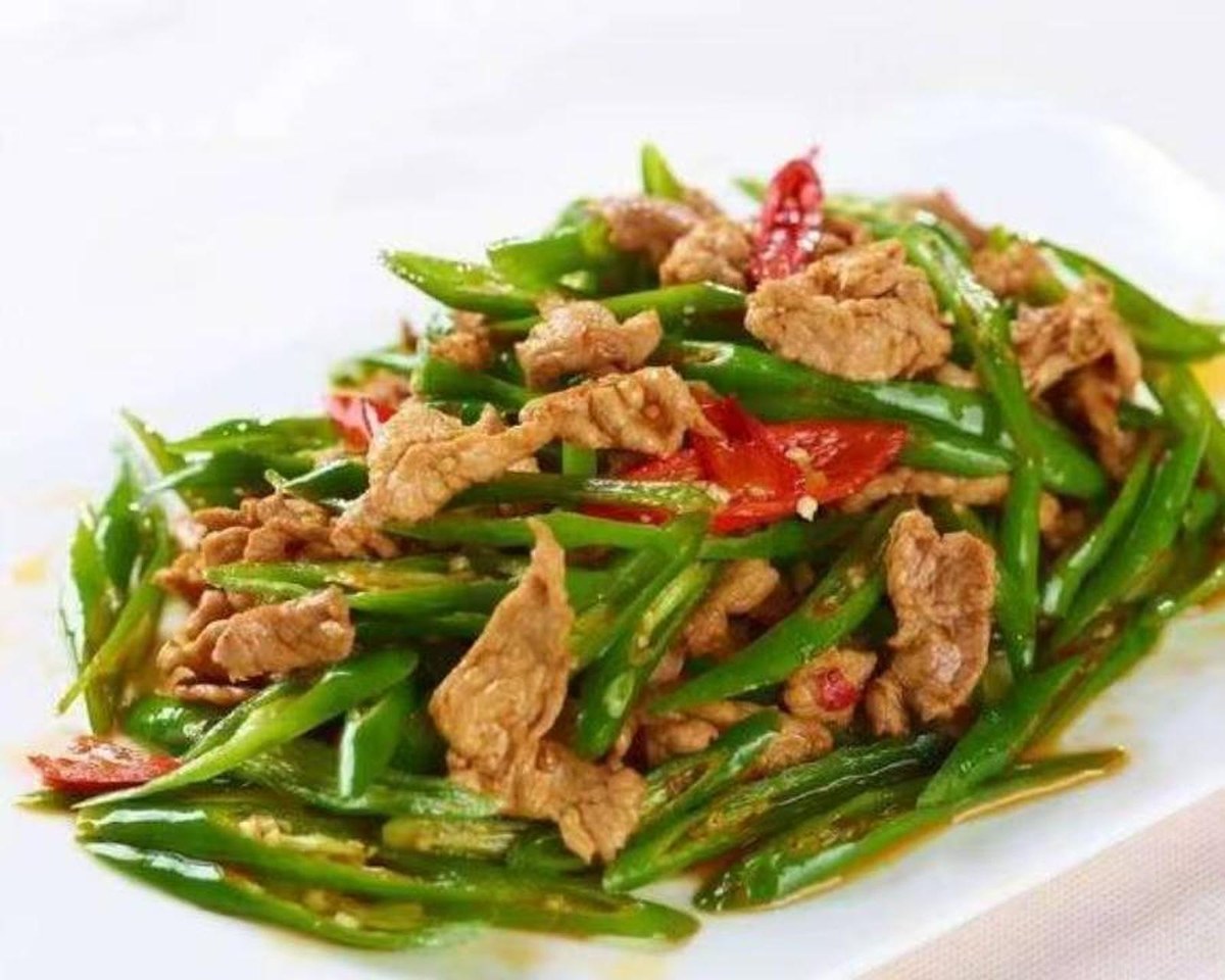 辣椒炒肉盖浇饭实拍